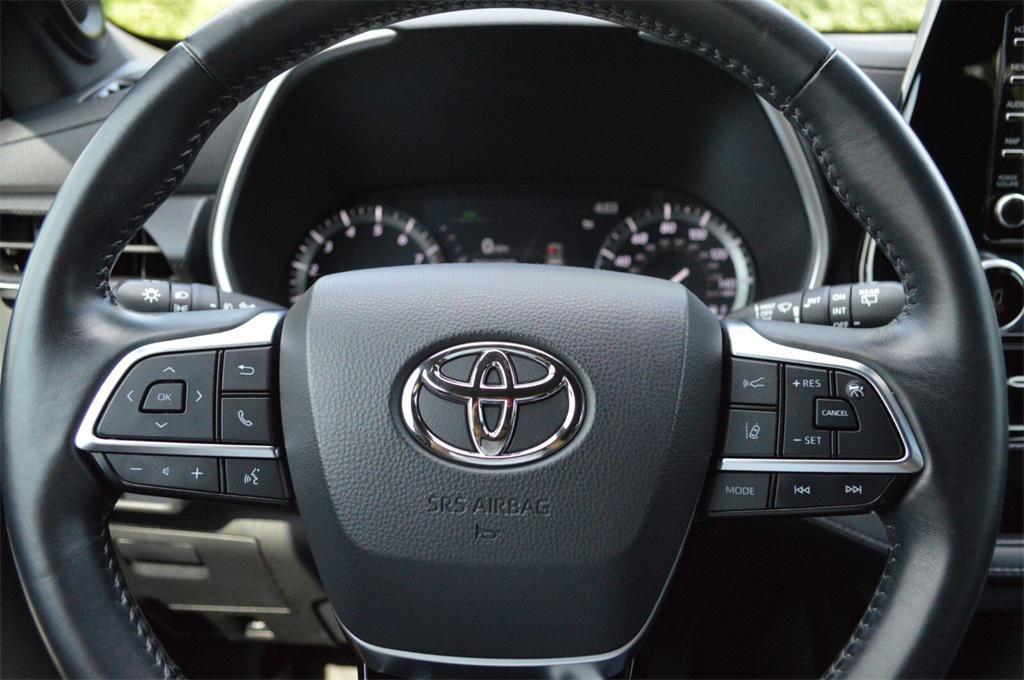 used 2021 Toyota Highlander car, priced at $32,751
