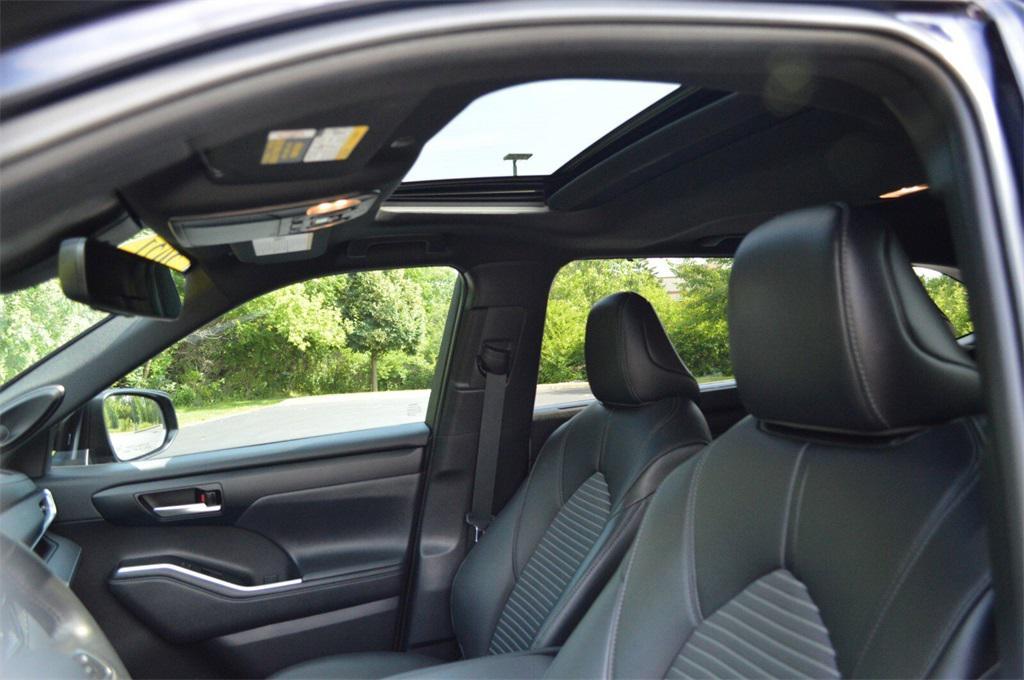 used 2021 Toyota Highlander car, priced at $32,751