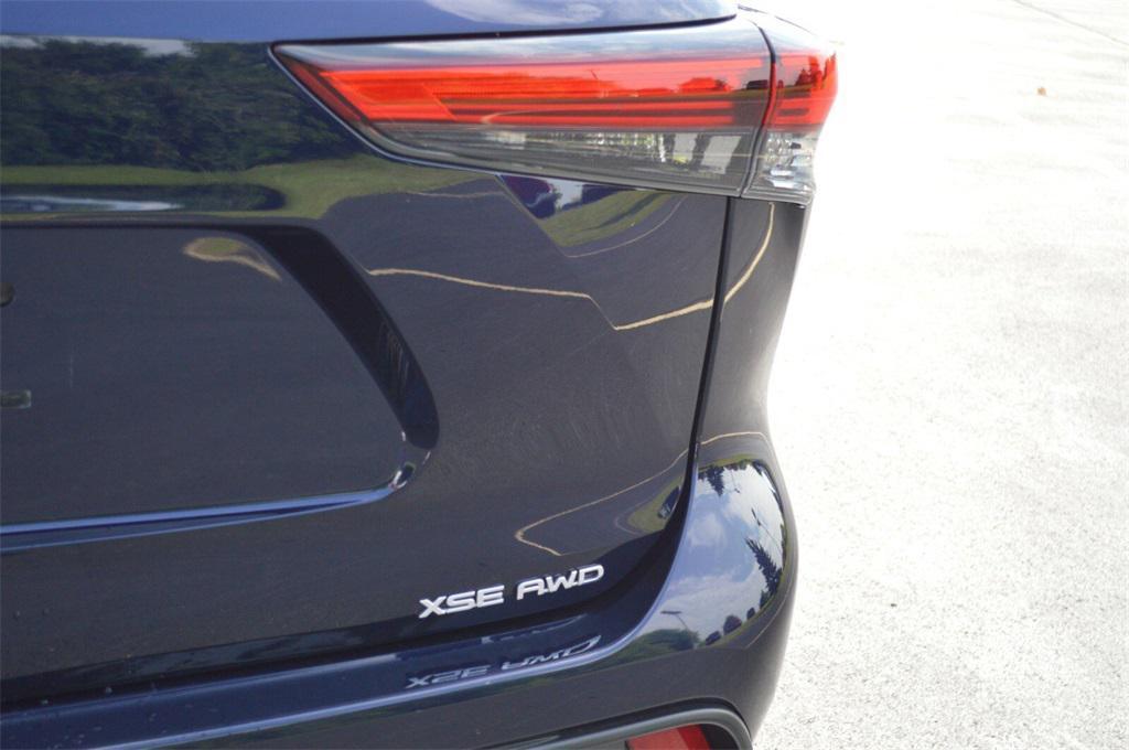 used 2021 Toyota Highlander car, priced at $32,751