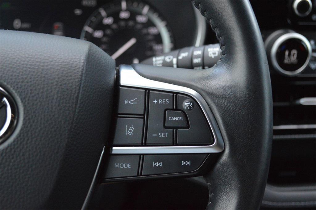 used 2021 Toyota Highlander car, priced at $32,751