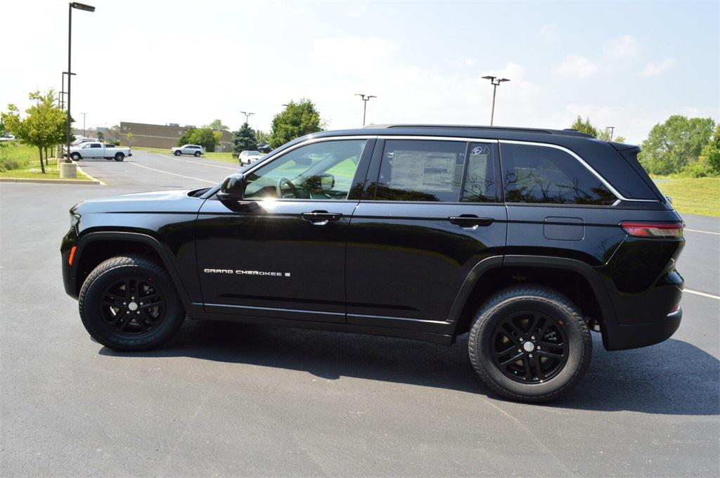 new 2025 Jeep Grand Cherokee car, priced at $35,499