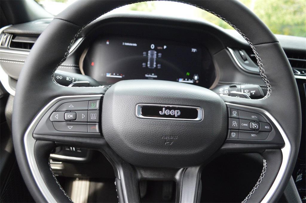 new 2025 Jeep Grand Cherokee car, priced at $39,999