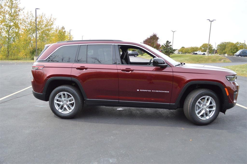 new 2025 Jeep Grand Cherokee car, priced at $39,999