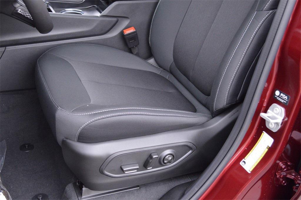 new 2025 Jeep Grand Cherokee car, priced at $39,999