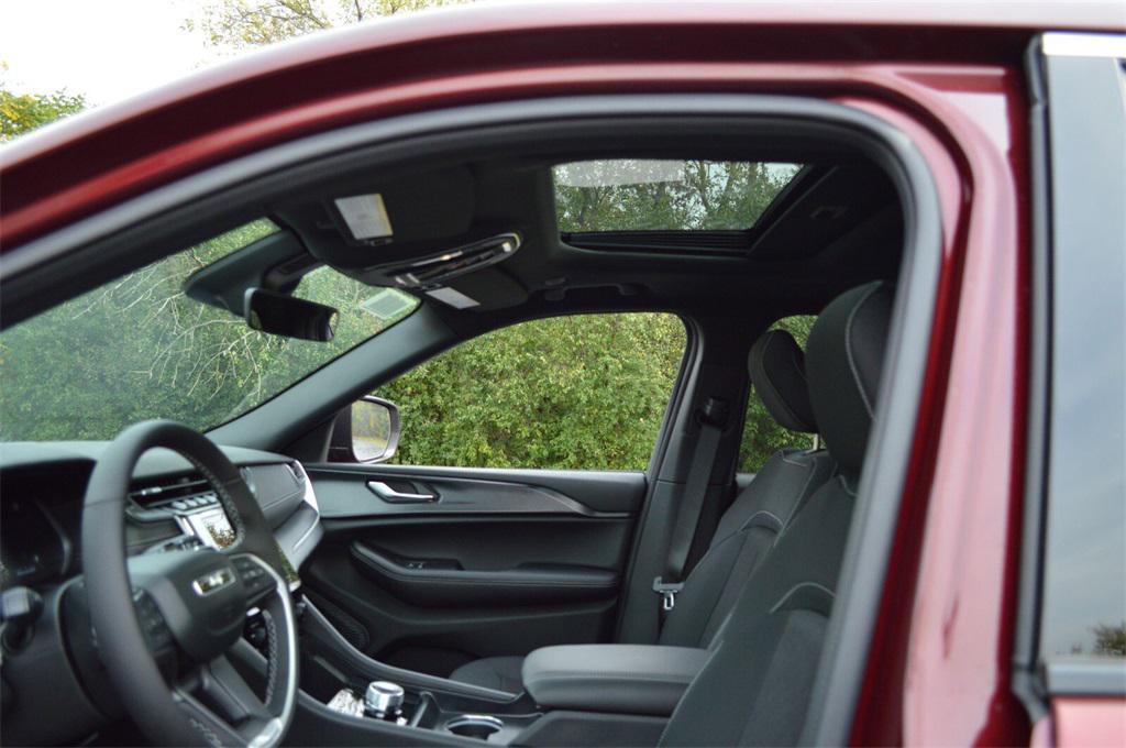 new 2025 Jeep Grand Cherokee car, priced at $39,999