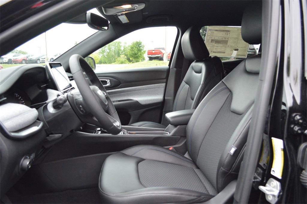 new 2025 Jeep Compass car, priced at $27,936