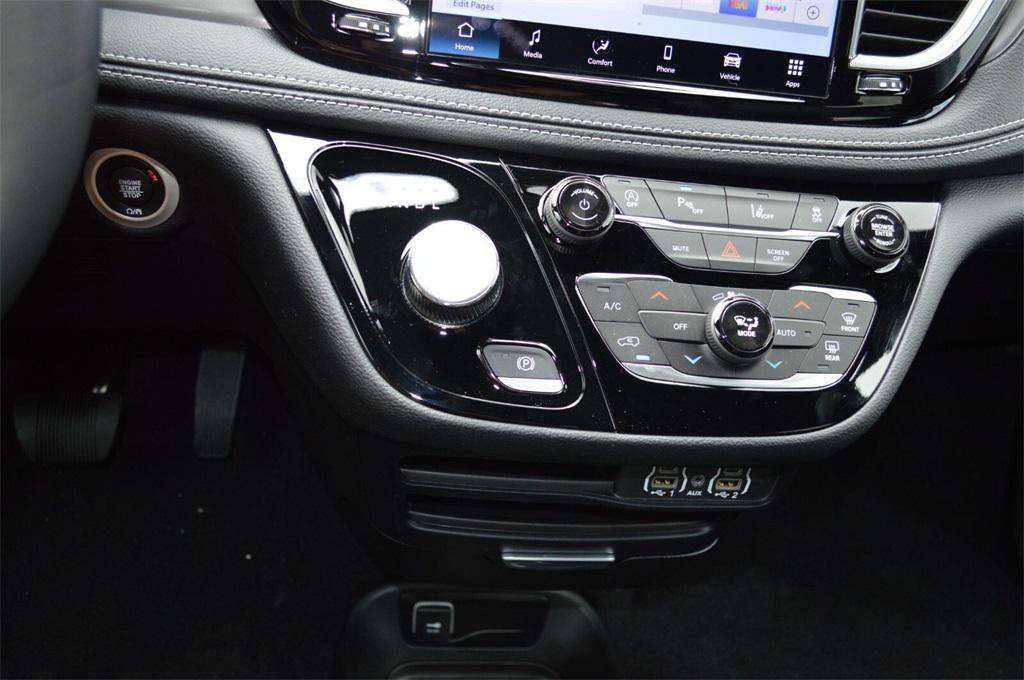 new 2025 Chrysler Pacifica car, priced at $40,999