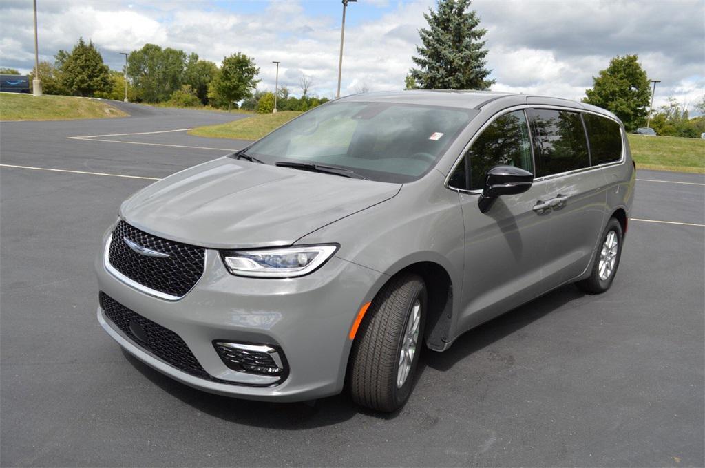 new 2025 Chrysler Pacifica car, priced at $40,999