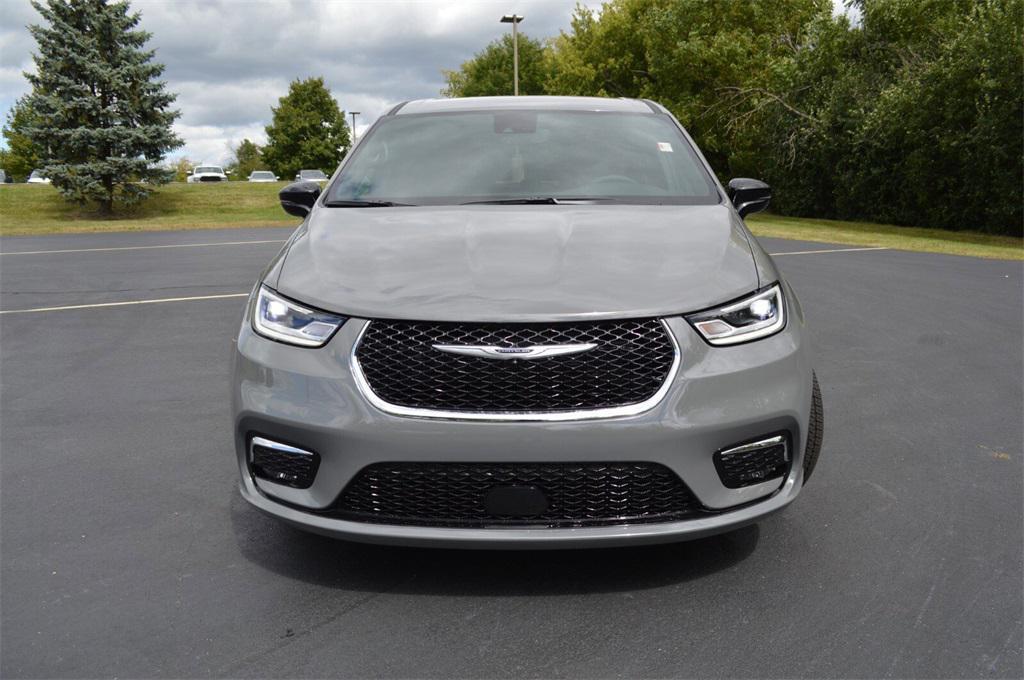 new 2025 Chrysler Pacifica car, priced at $40,999
