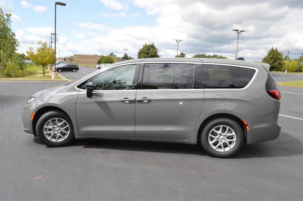new 2025 Chrysler Pacifica car, priced at $40,999