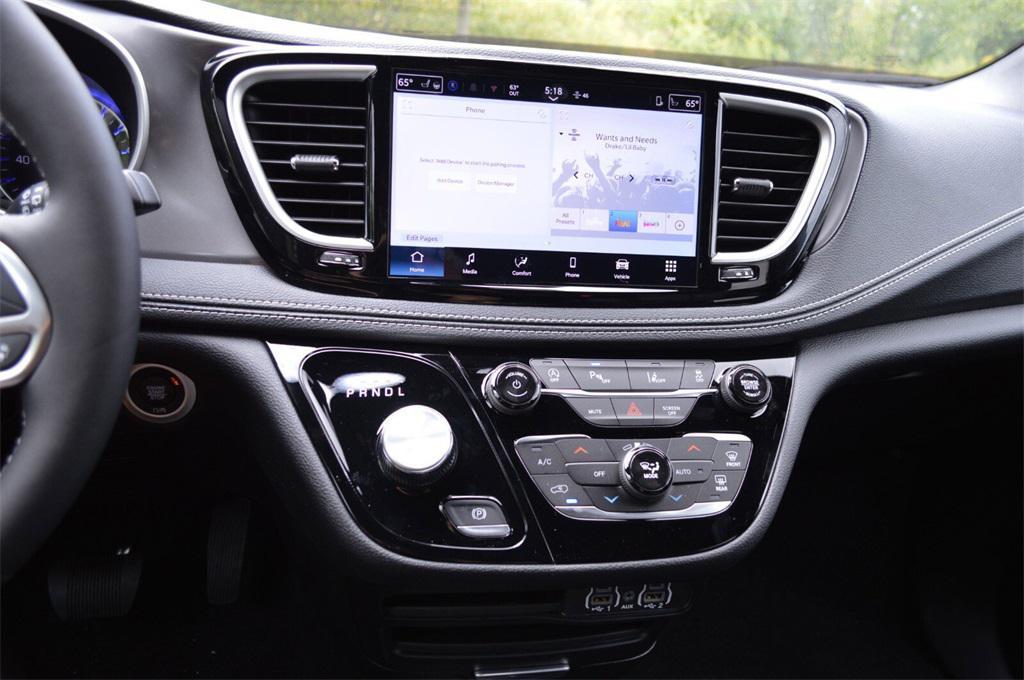new 2025 Chrysler Pacifica car, priced at $40,999
