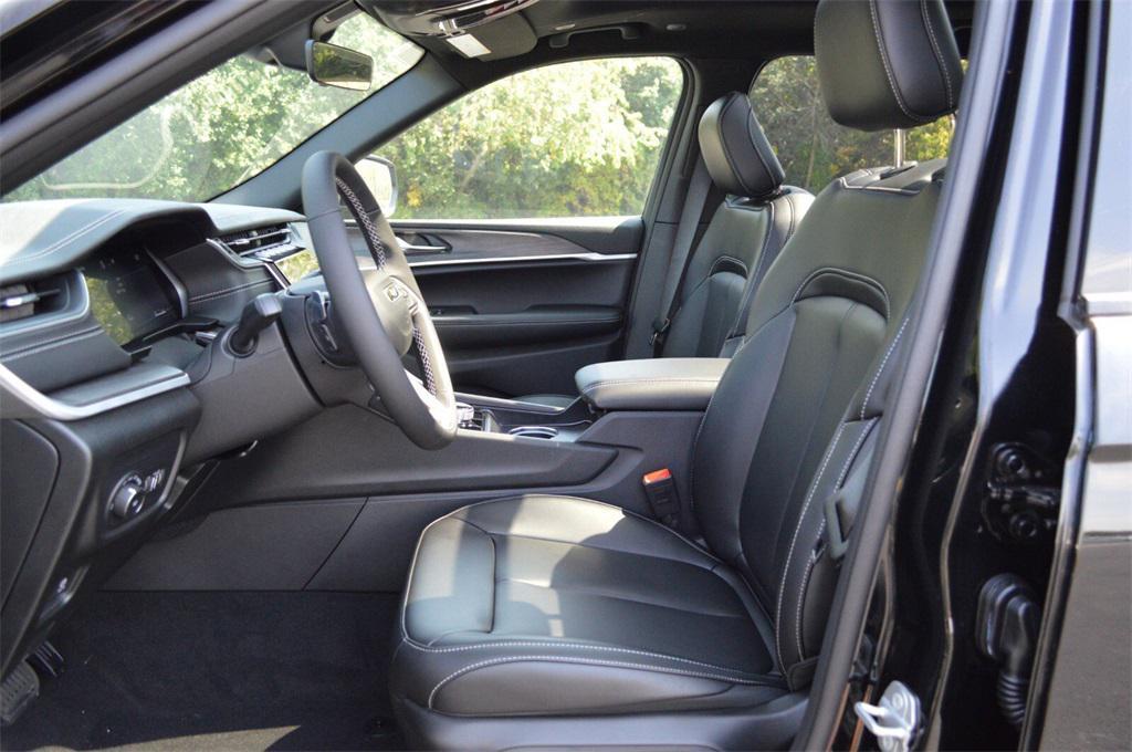 new 2025 Jeep Grand Cherokee L car, priced at $46,999