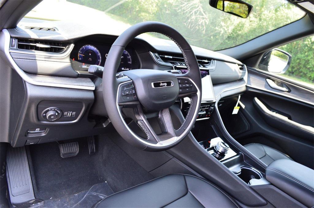 new 2025 Jeep Grand Cherokee car, priced at $42,999