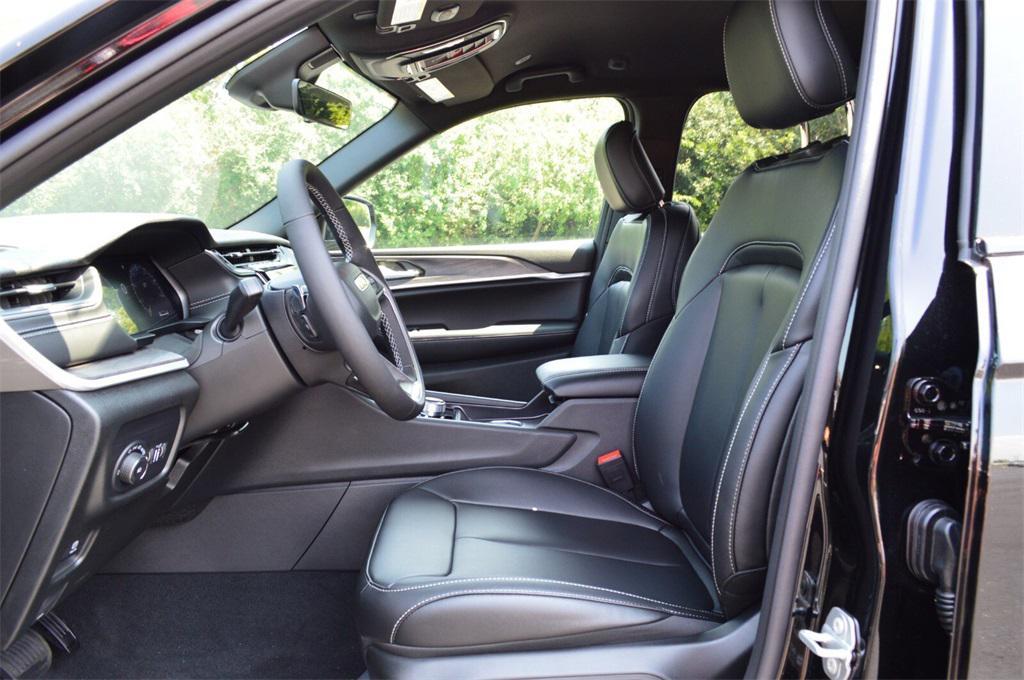 new 2025 Jeep Grand Cherokee car, priced at $42,999