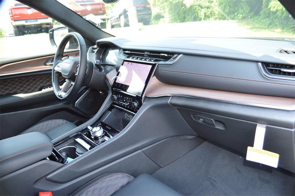 new 2025 Jeep Grand Cherokee L car, priced at $54,999