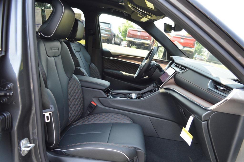 new 2025 Jeep Grand Cherokee L car, priced at $54,999