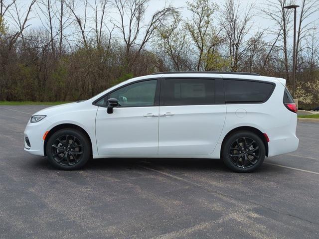 new 2024 Chrysler Pacifica car, priced at $54,242