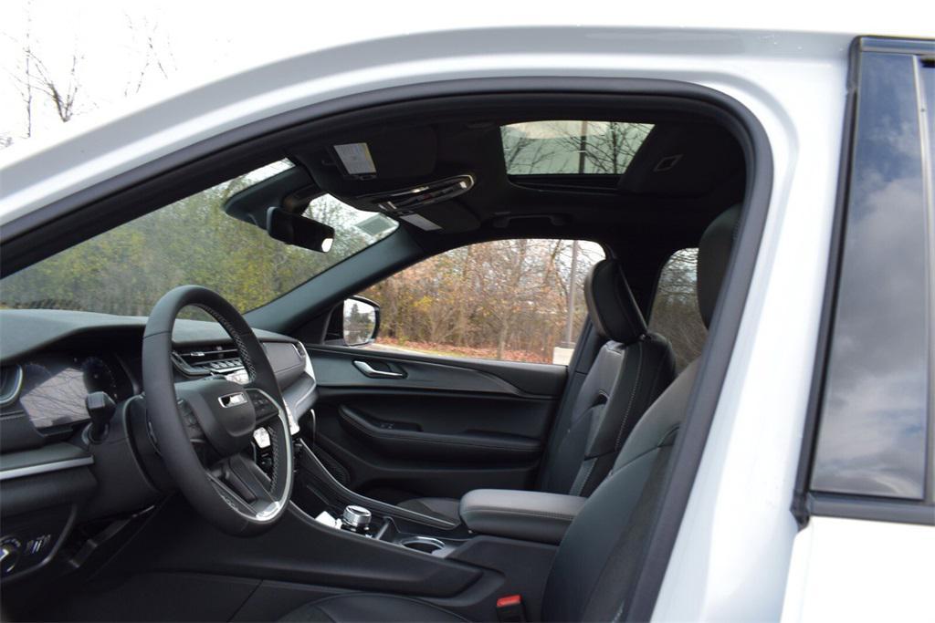 new 2025 Jeep Grand Cherokee L car, priced at $42,999