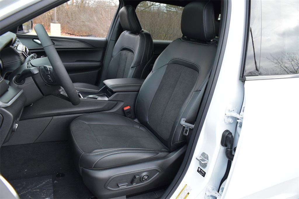 new 2025 Jeep Grand Cherokee L car, priced at $42,999