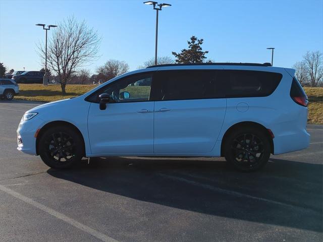 new 2024 Chrysler Pacifica car, priced at $52,090