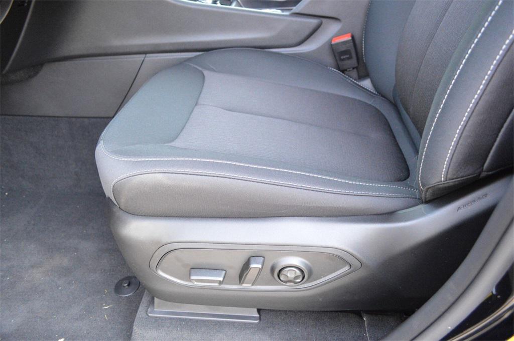new 2025 Jeep Grand Cherokee car, priced at $38,999