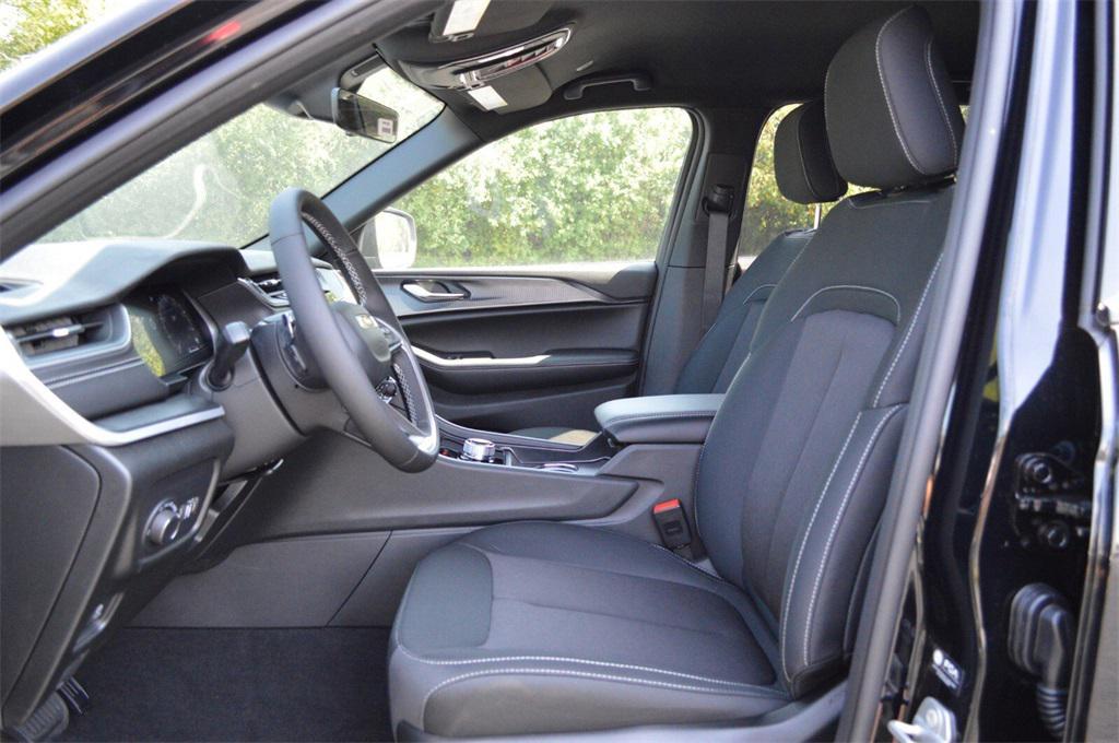 new 2025 Jeep Grand Cherokee car, priced at $38,999