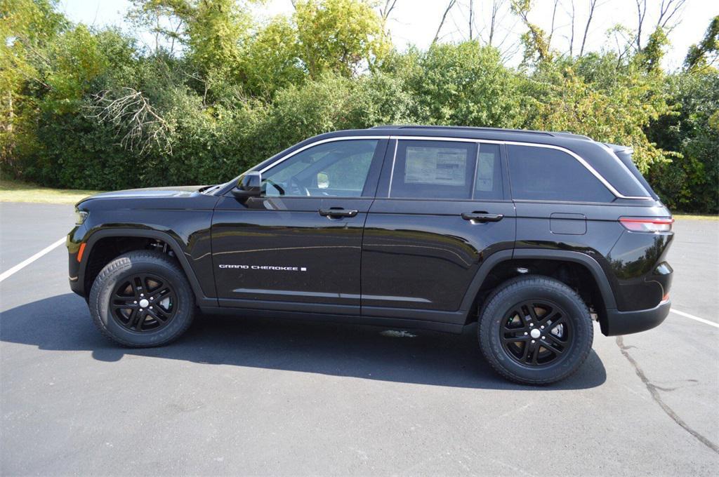 new 2025 Jeep Grand Cherokee car, priced at $38,999