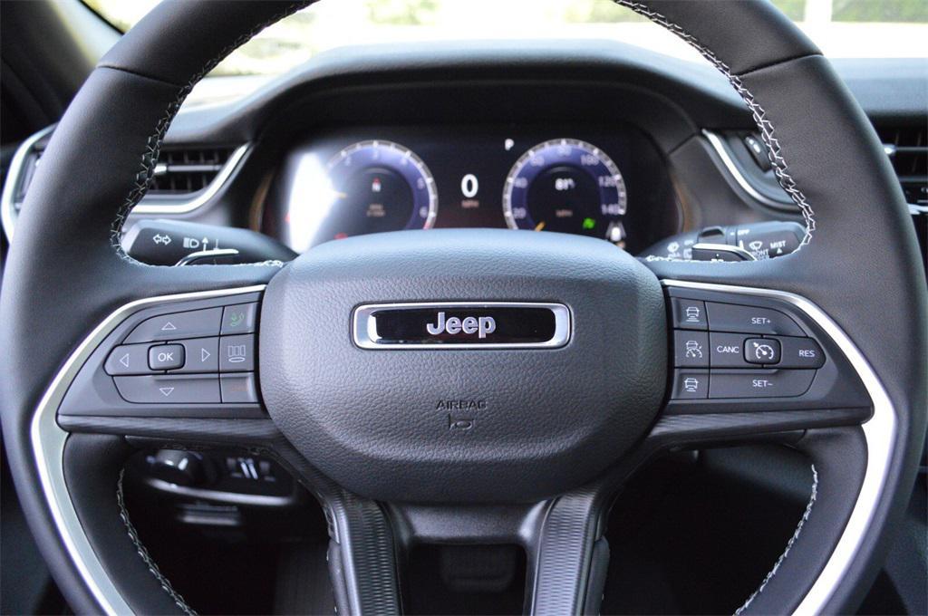 new 2025 Jeep Grand Cherokee car, priced at $38,999