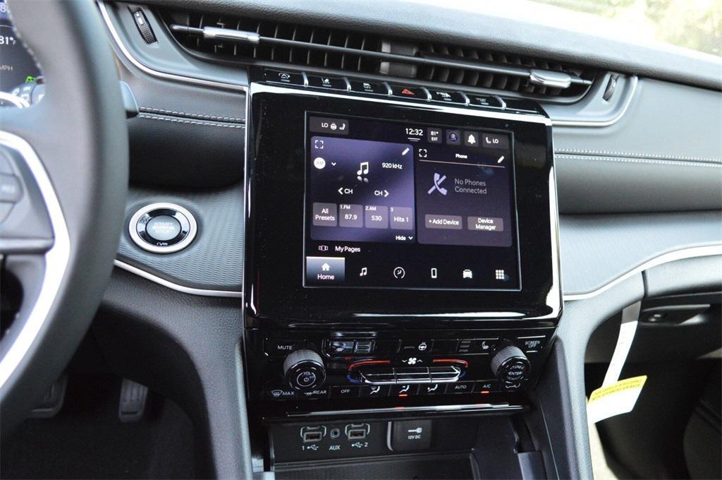 new 2025 Jeep Grand Cherokee car, priced at $38,999
