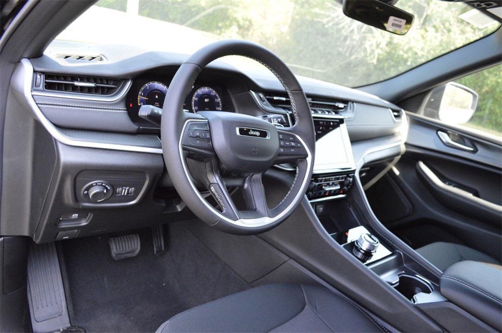 new 2025 Jeep Grand Cherokee car, priced at $38,999