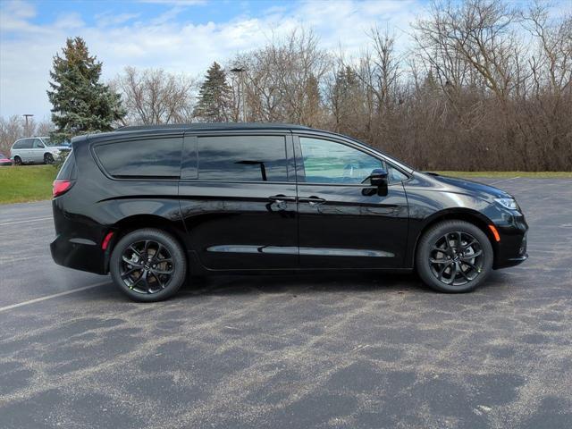 new 2024 Chrysler Pacifica car, priced at $48,509