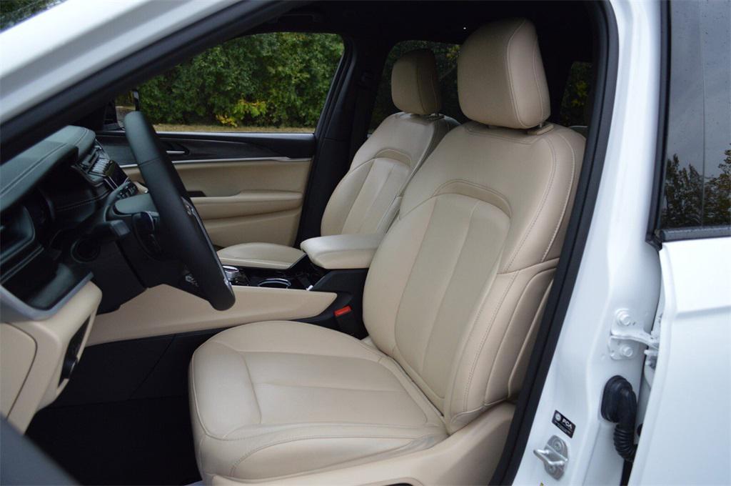 used 2023 Jeep Grand Cherokee car, priced at $31,778