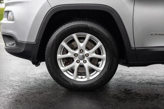 used 2015 Jeep Cherokee car, priced at $14,996