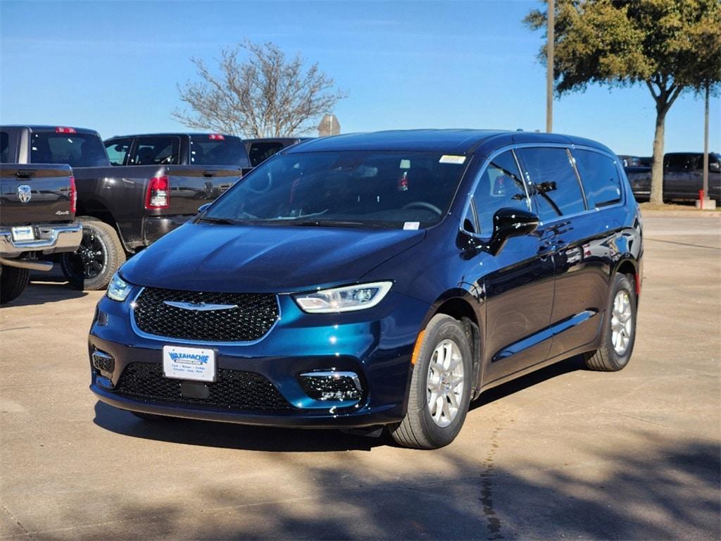 new 2025 Chrysler Pacifica car, priced at $42,995