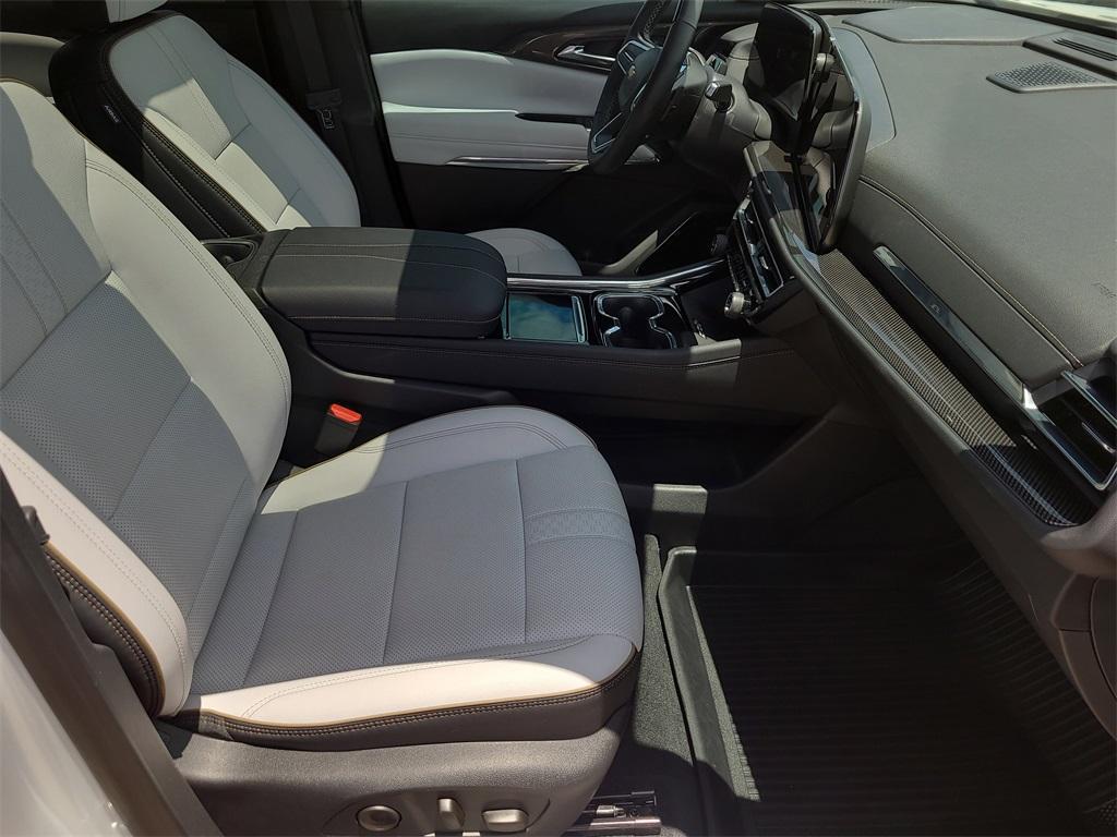 used 2025 Chevrolet Traverse car, priced at $53,750