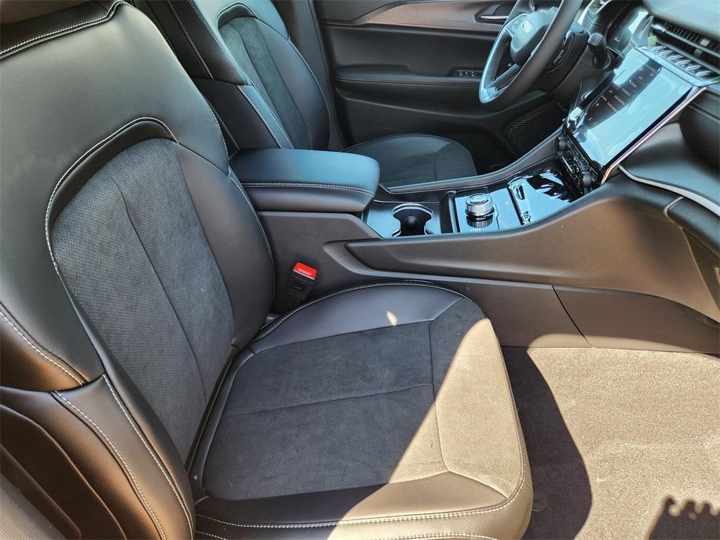 new 2025 Jeep Grand Cherokee L car, priced at $39,995