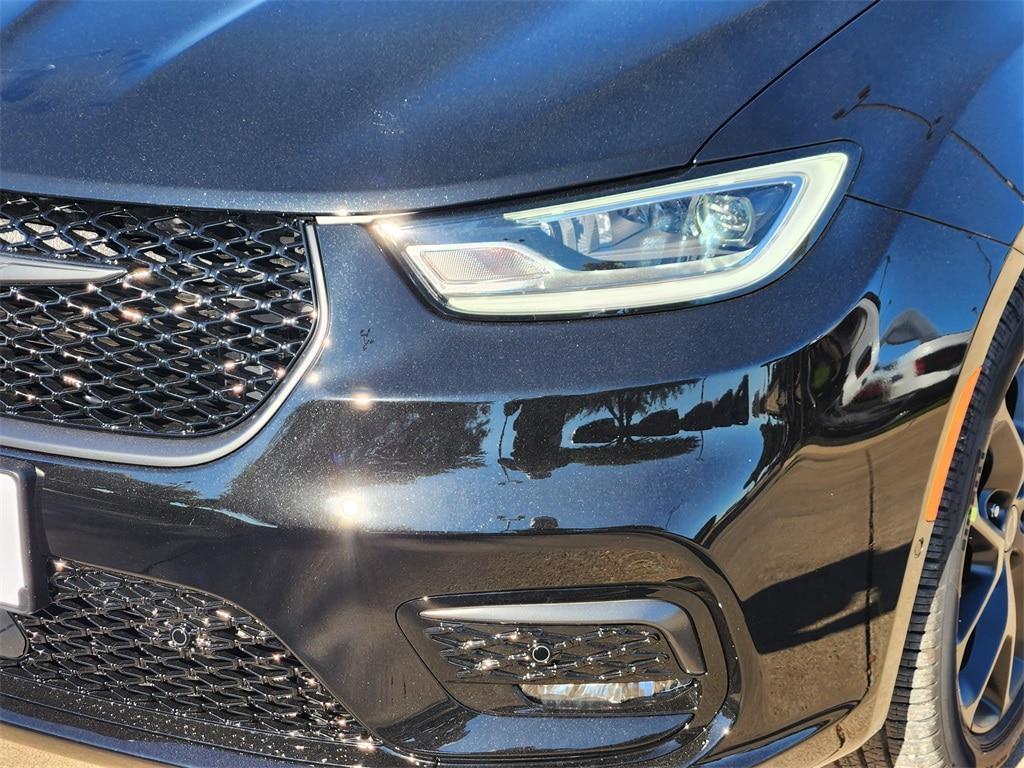 new 2026 Chrysler Pacifica car, priced at $40,031