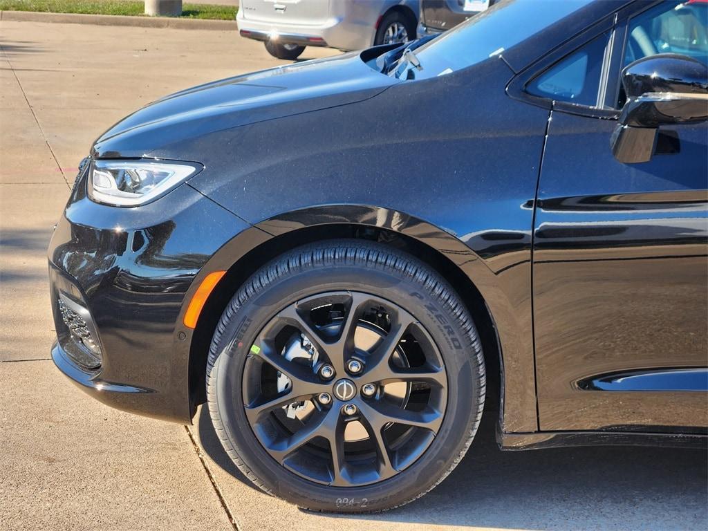 new 2026 Chrysler Pacifica car, priced at $40,031
