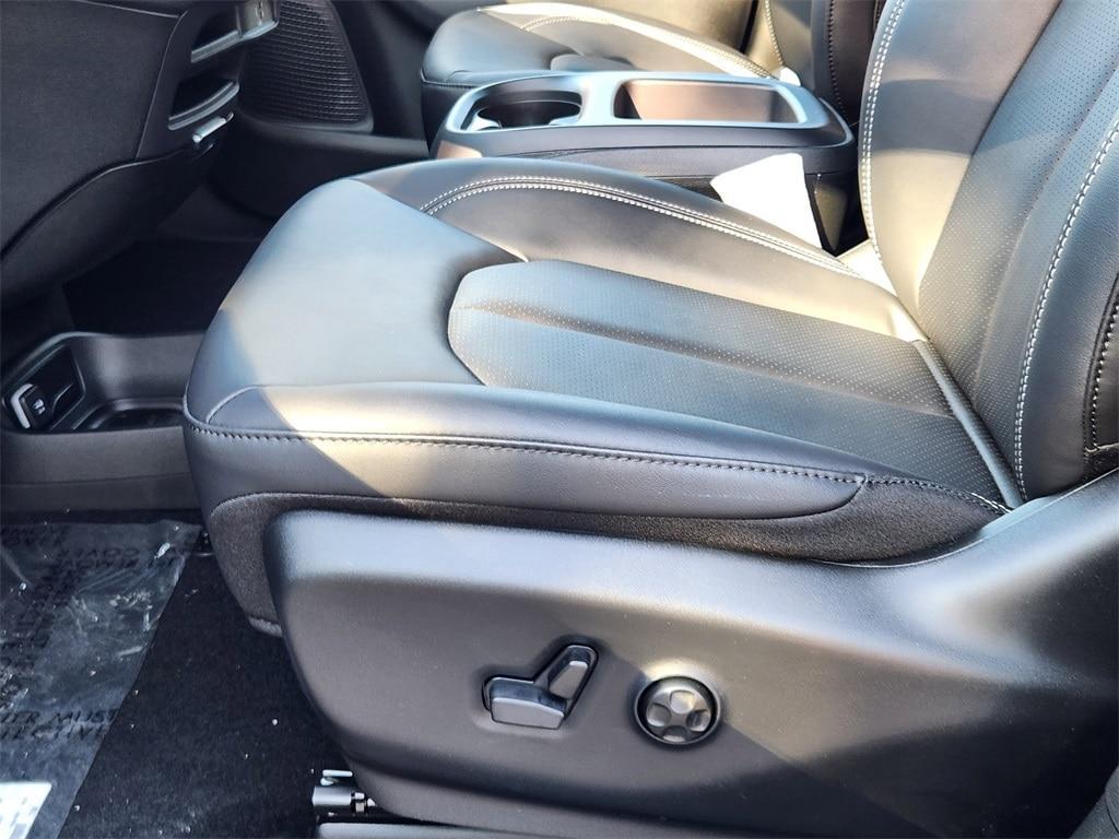 new 2026 Chrysler Pacifica car, priced at $40,031