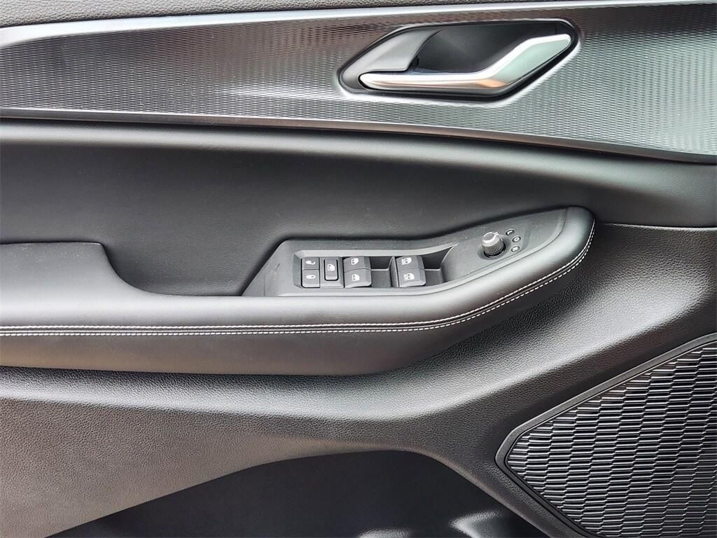 new 2025 Jeep Grand Cherokee car, priced at $33,995