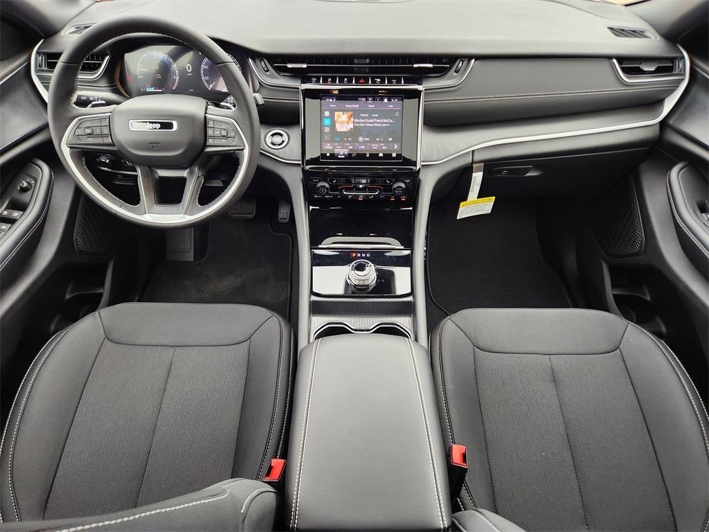 new 2025 Jeep Grand Cherokee car, priced at $33,995