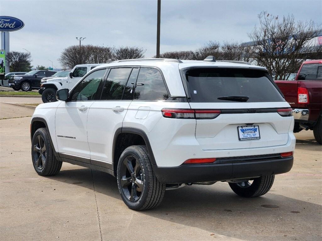 new 2025 Jeep Grand Cherokee car, priced at $40,000