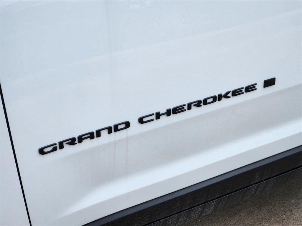 new 2025 Jeep Grand Cherokee car, priced at $43,500