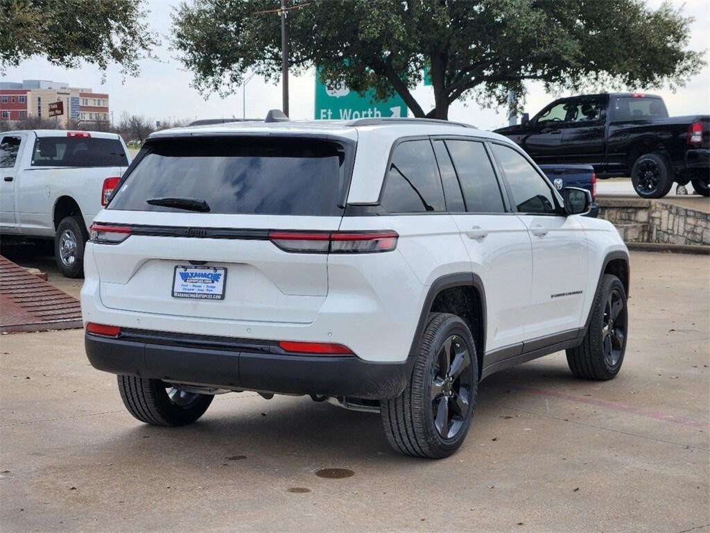 new 2025 Jeep Grand Cherokee car, priced at $40,000