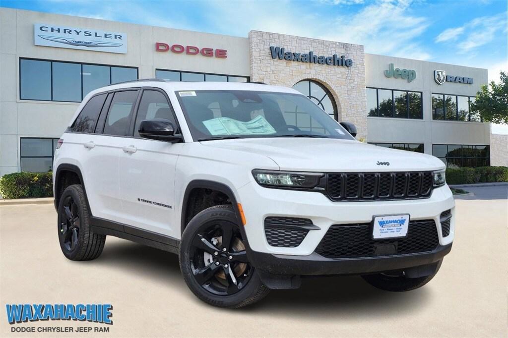 new 2025 Jeep Grand Cherokee car, priced at $40,000