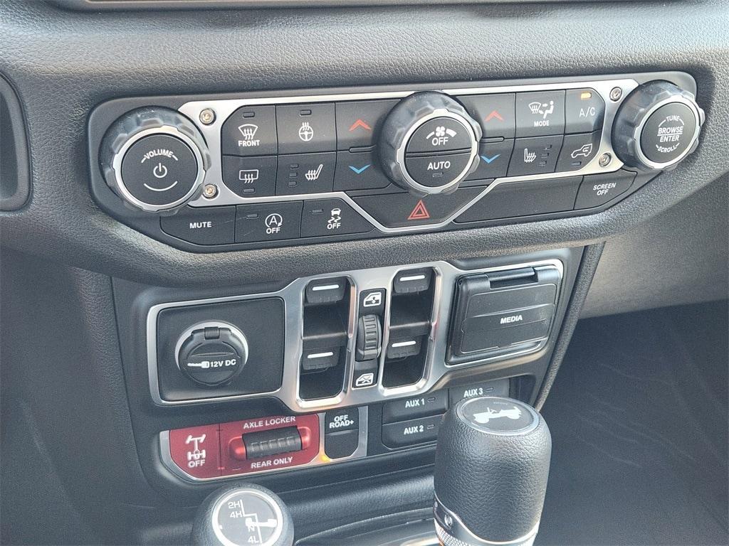 new 2025 Jeep Wrangler car, priced at $45,195