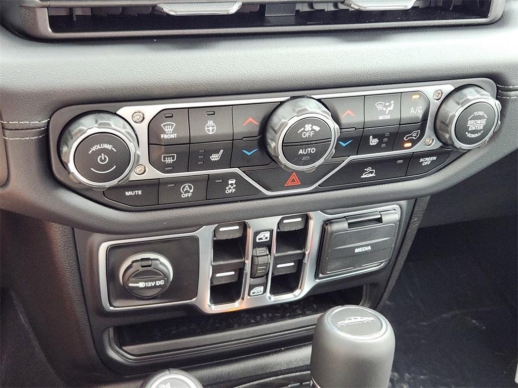 new 2025 Jeep Gladiator car, priced at $48,685