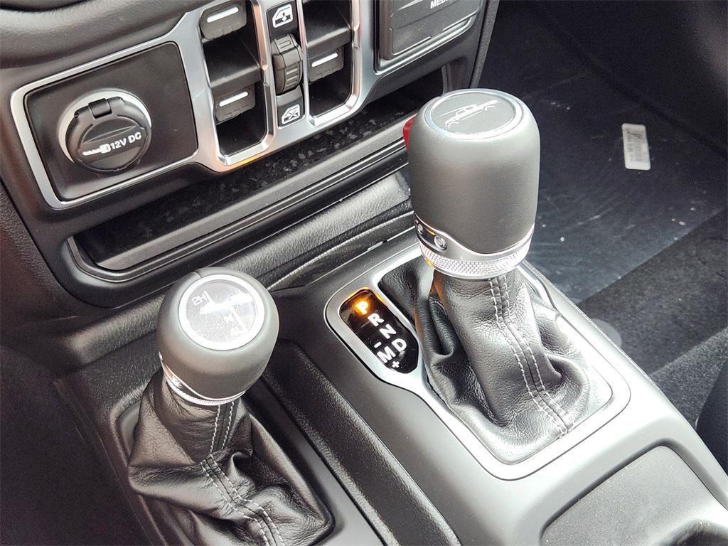 new 2025 Jeep Gladiator car, priced at $48,685