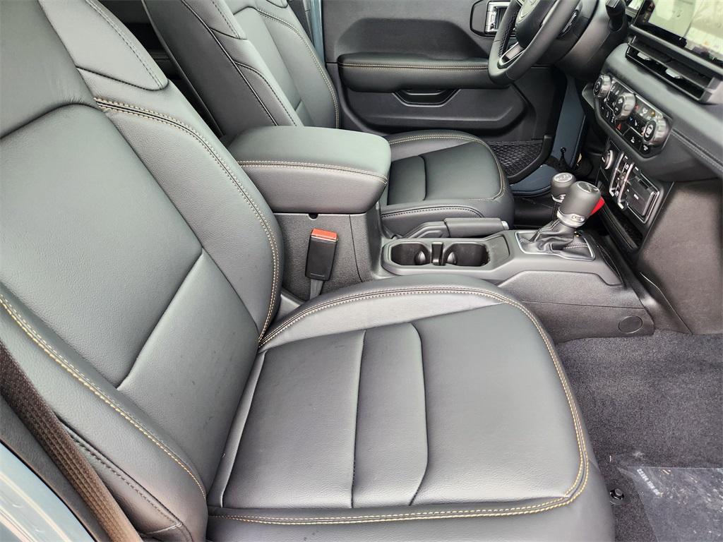 new 2025 Jeep Gladiator car, priced at $48,685