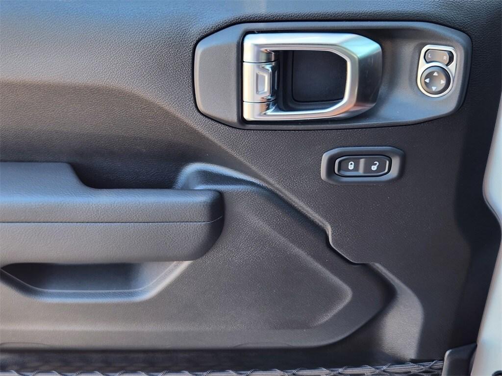 new 2025 Jeep Wrangler car, priced at $52,685